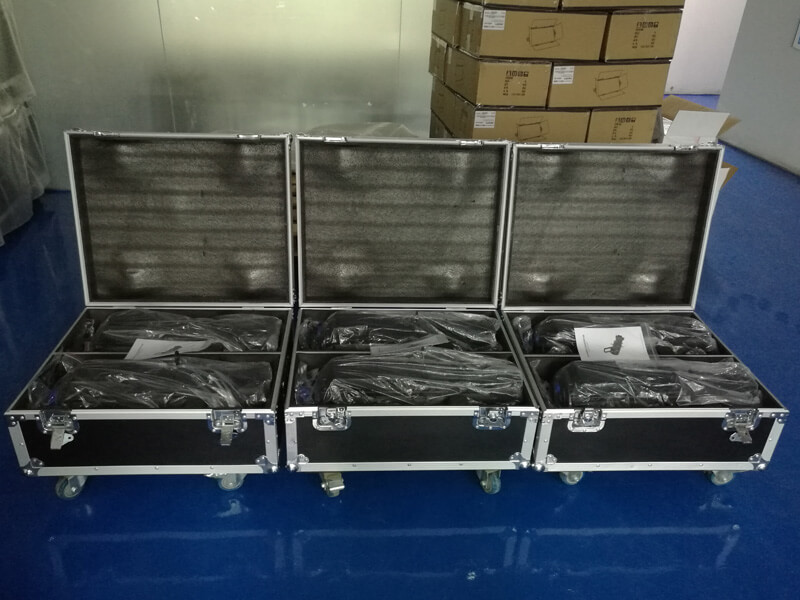 VG-LVF200C Flight case package (1) VG-LVF200C Транспортный кейс (1)