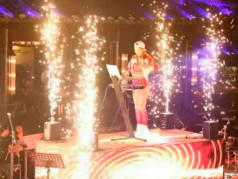 600w spary firework machine (4) 600-ваттный фейерверк (4)