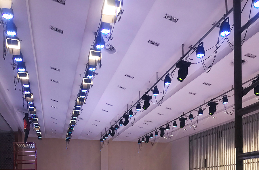 Multifunctional meeting room stage lighting Многофункциональное освещение комнаты