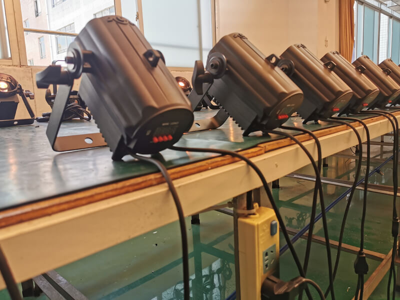 60W Mini Zoom RGBW Цветной светодиодный прожектор с эллипсоидальным отражателем