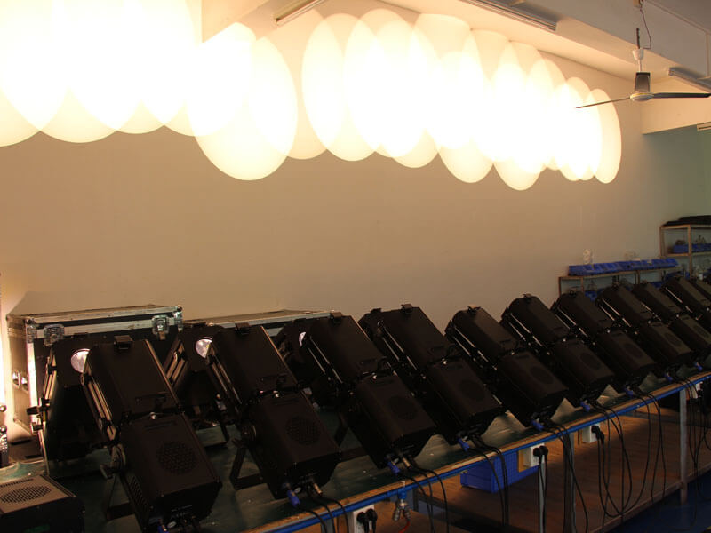 300 Вт светодиодный профильный прожектор с зумом