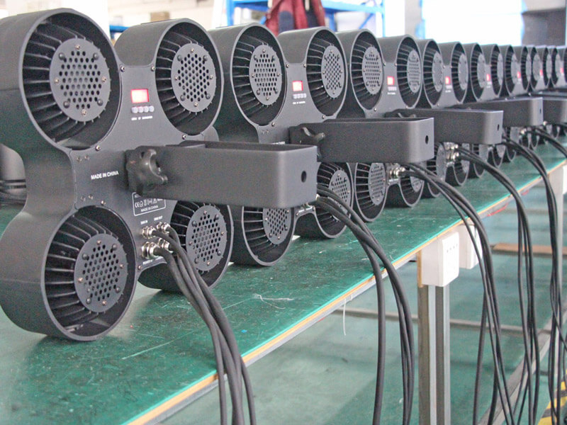 Уличный светодиодный светильник Atomic Audi Audi Blinder мощностью 400 Вт