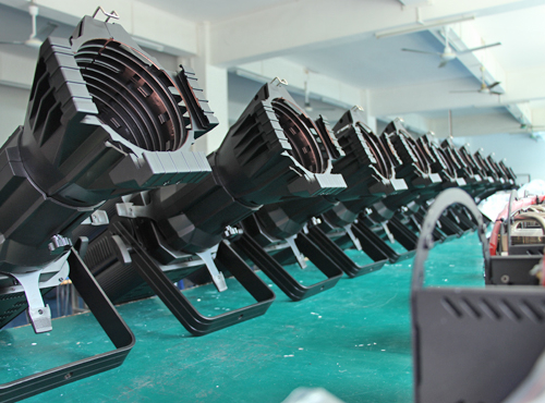 Цифровой RGBW красочный светодиодный прожектор мощностью 200 Вт с точечным эллипсоидальным рефлектором