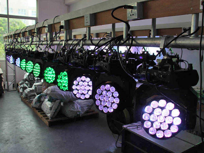 Aura 19pcs 4in1 Светодиодный прожектор с подвижной головкой