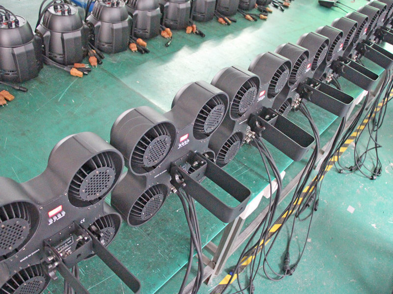 Уличный светодиодный светильник Atomic Audi Audi Blinder мощностью 400 Вт