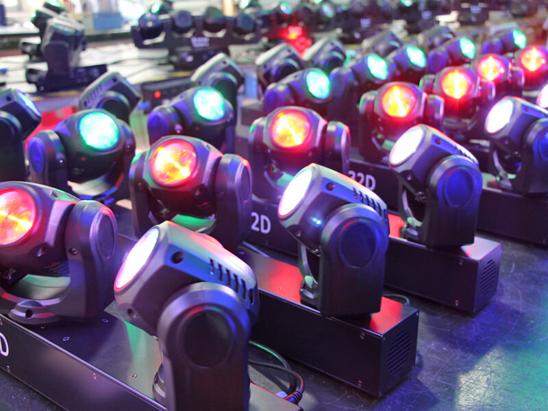 Светодиодный прожектор DJ с 4 головками мощностью 32 Вт