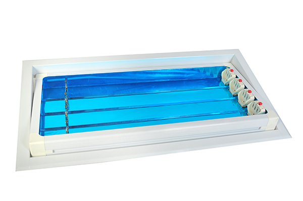 Лучше лучше использовать три-цветные огни или светодиодные встречи для освещения зала для конференц-зала?