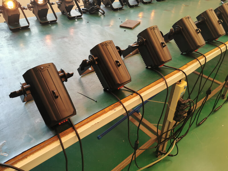 60W Mini Zoom RGBW Цветной светодиодный прожектор с эллипсоидальным отражателем