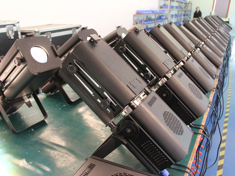 200 Вт светодиодный профильный прожектор с зумом