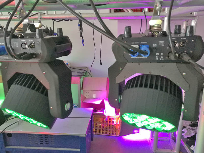 Aura 19pcs 4in1 Светодиодный прожектор с подвижной головкой