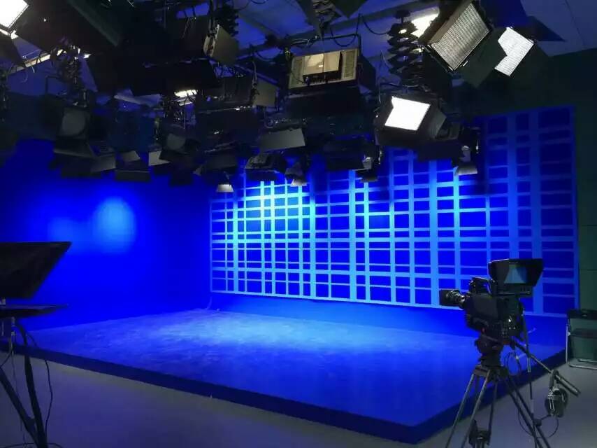 Два принципа дизайна освещения студии виртуальной синей коробки