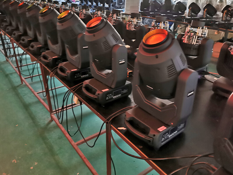 250 Вт 3 в 1 светодиодный прожектор с подвижной головкой и зумом (7)