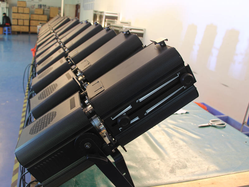 200 Вт RGBW зум светодиодный прожектор профиля