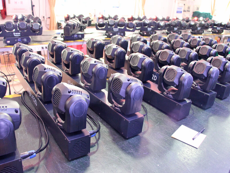 Светодиодный прожектор DJ с 4 головками мощностью 32 Вт