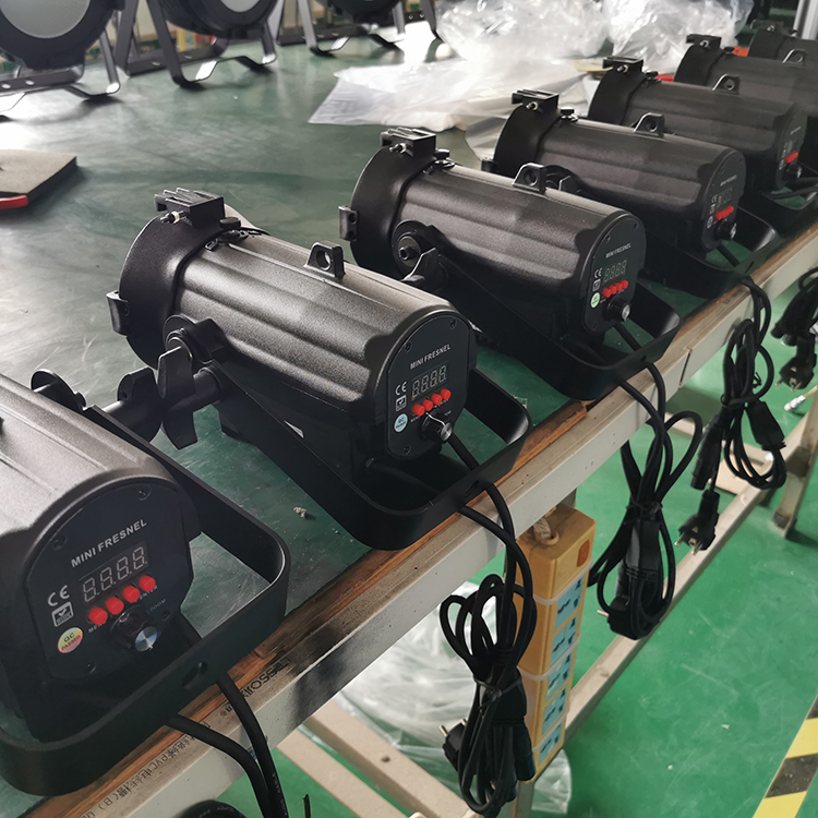 60w Rgbw 4in1 Cob привел лампы мини-проектор Dmx Control Zoom Fresnel Lighting Studio Spot Light