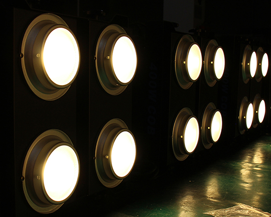 Что такое сценические светодиодные огни и какие их функции?