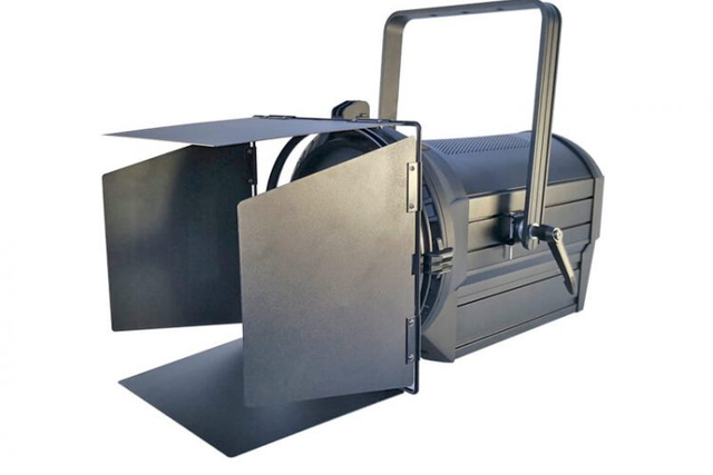 Беспроводная светодиодная лампа Френеля мощностью 400 Вт для театра