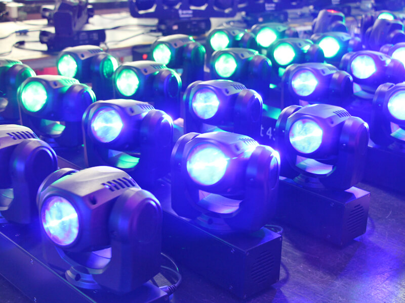 Светодиодный прожектор DJ с 4 головками мощностью 32 Вт