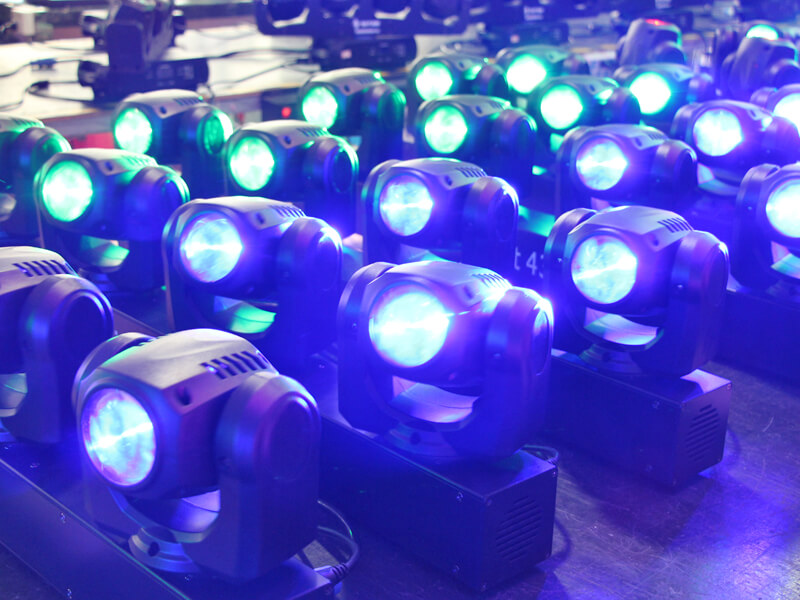 Светодиодный прожектор DJ с 4 головками мощностью 32 Вт