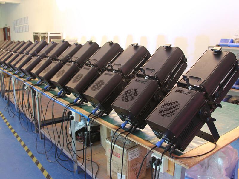 200 Вт светодиодный профильный прожектор с зумом