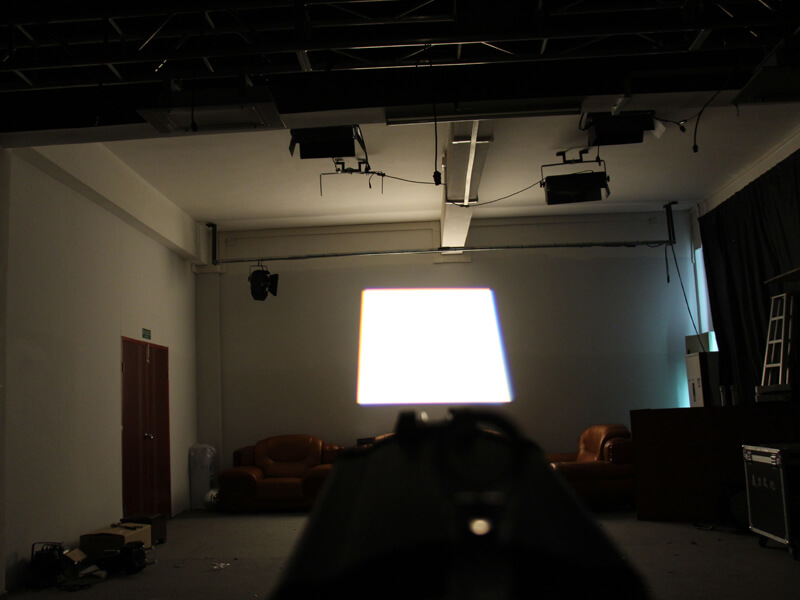 Светодиодный прожектор с зум-профилем, 300 Вт, с фиксированной цветовой температурой и длинной линзой