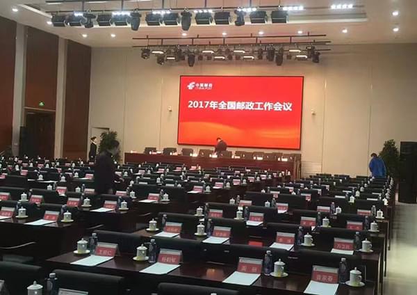 Каковы основные требования для сценического освещения оборудования многофункционального зала?